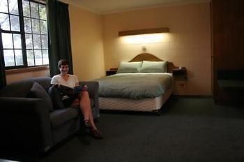Bridport Bay Inn Esterno foto